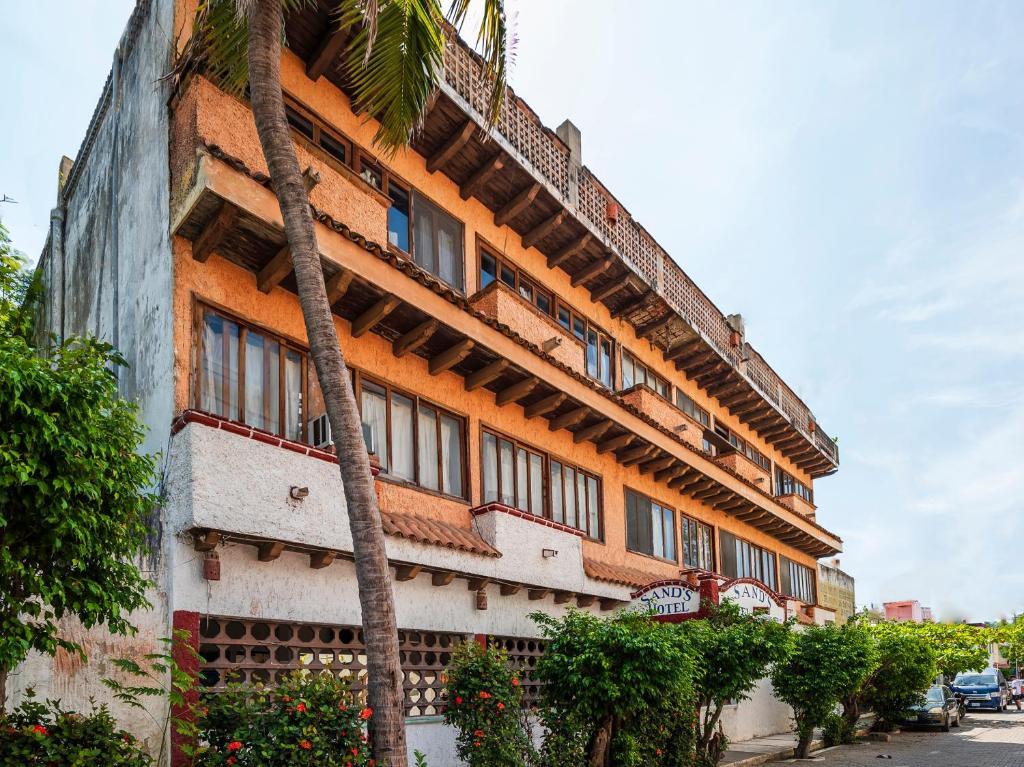 Oyo Hotel Sands Barra de Navidad Exterior photo