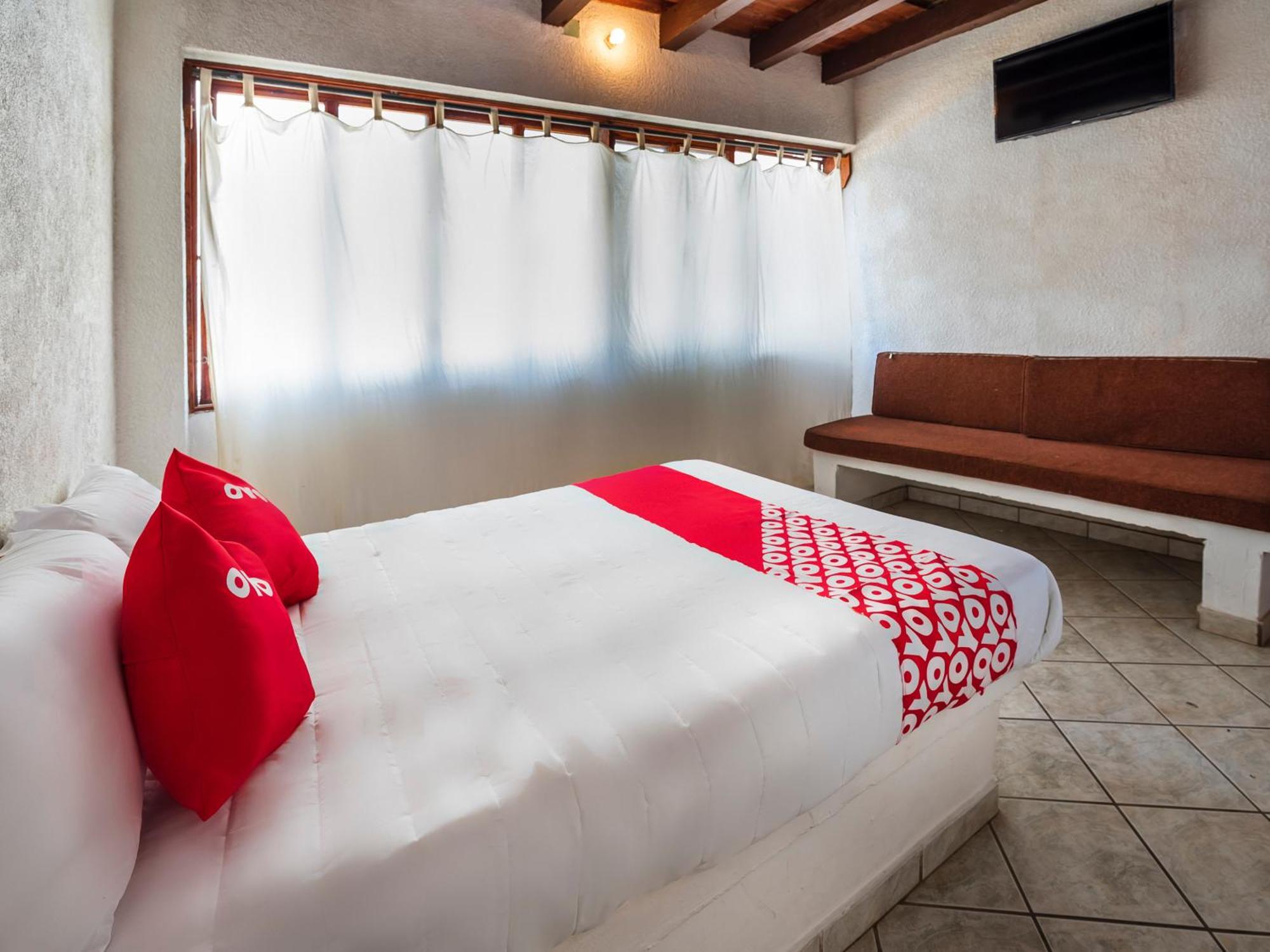 Oyo Hotel Sands Barra de Navidad Exterior photo