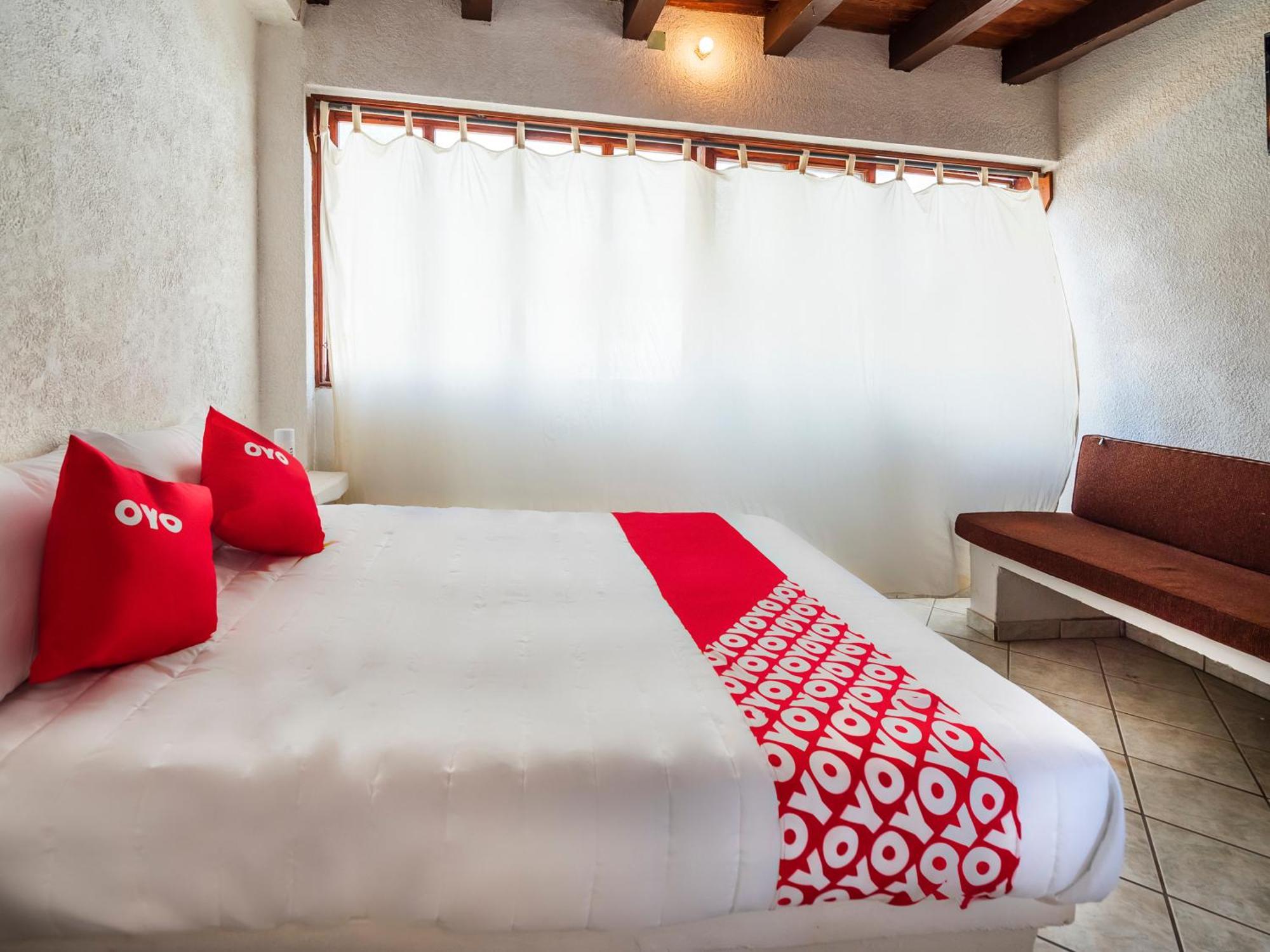 Oyo Hotel Sands Barra de Navidad Exterior photo